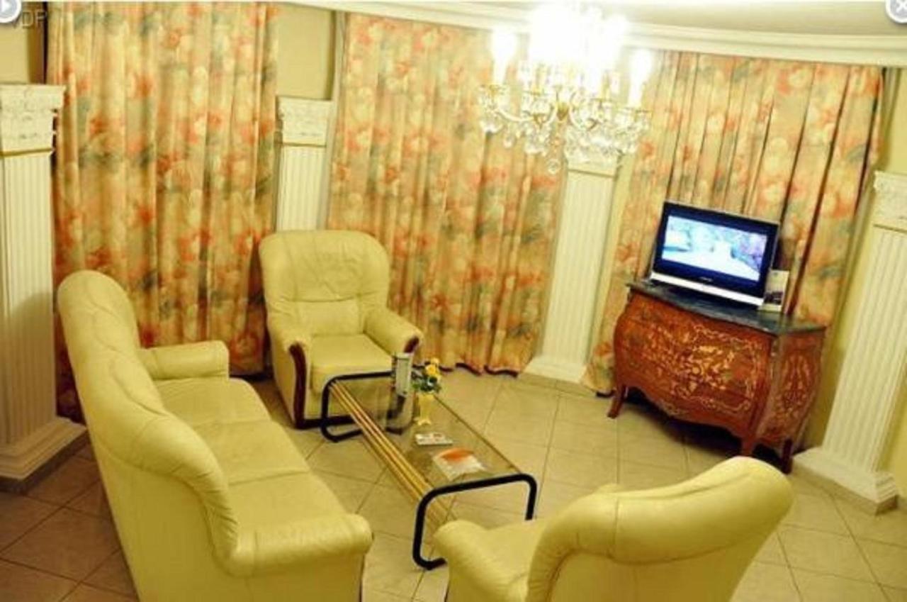 Hotel Vallee Des Princes Douala Buitenkant foto