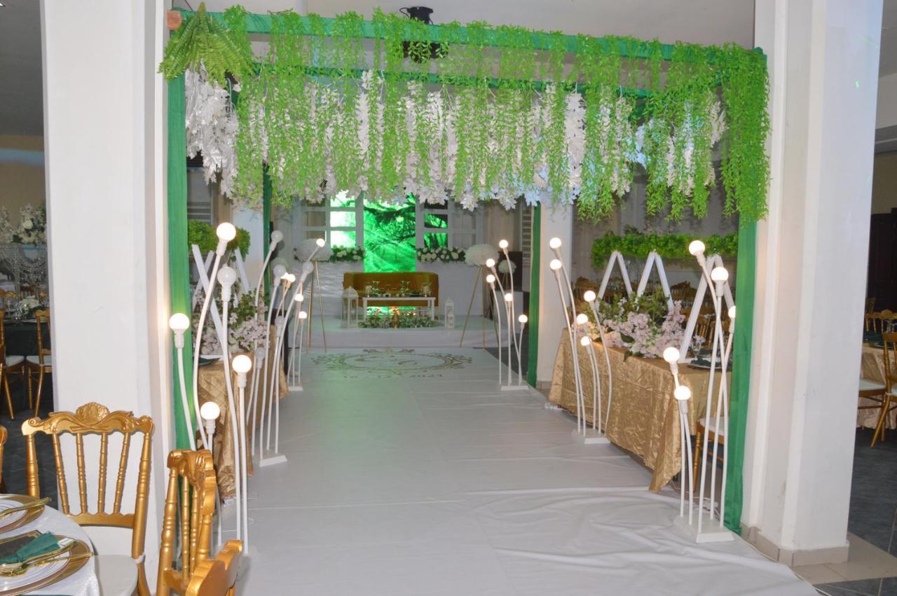 Hotel Vallee Des Princes Douala Buitenkant foto