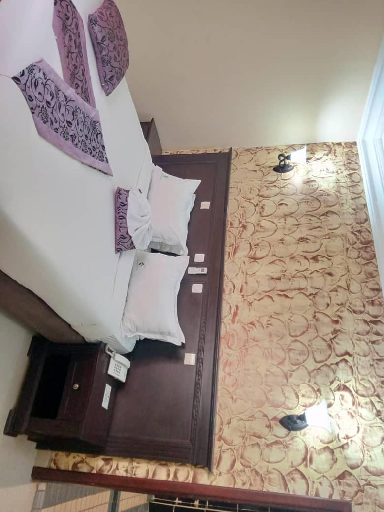 Hotel Vallee Des Princes Douala Buitenkant foto